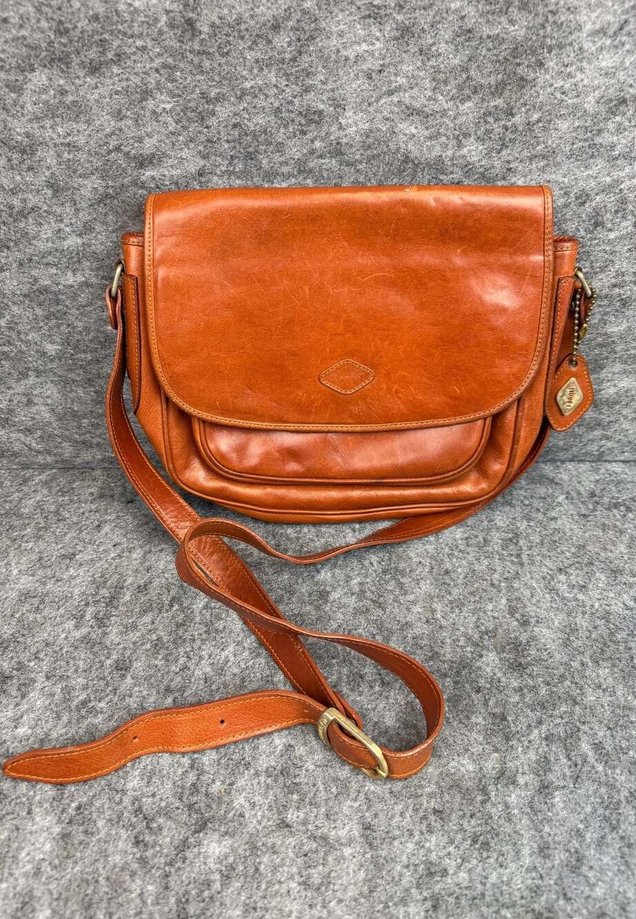 Isanti Made in Italy Vintage Brown Leather Saddle Crossbody Messenger Bag